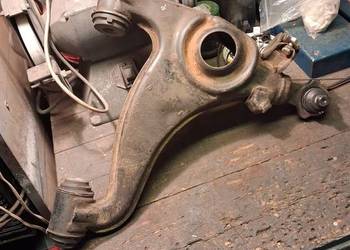 Mercedes 190D wahacz prawy przód i śruby regulacyjne
