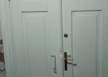 Stare  zabytkowe drzwi z kamienicy. Mozliwa wysylka.