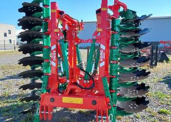 Brona talerzowa 4 m H z wałem daszkowym Brona talerzowa 4 m H z wałem daszkowym