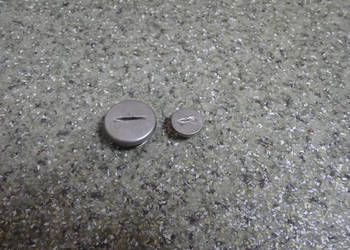 DWA KORKI ZAŚLEPKI INSPEKCJI INSPEKCYJNE DEKLA POKRYWY STATORA MAGNETA KAW…
