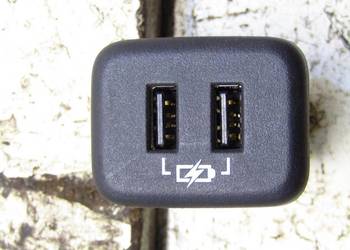 GNIAZDO PORT USB OPEL INSIGNIA B 13598459