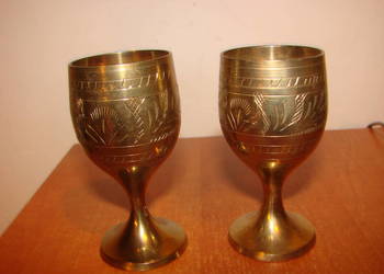 mosiężny kieliszek