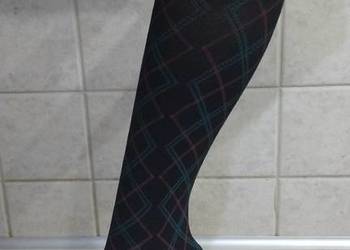 Rajstopy we wzory na czarnym tle - Company - Fashion