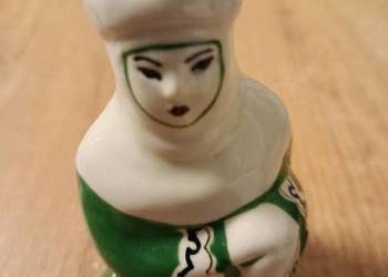 Porcelanowa figurka kobiety w turbanie