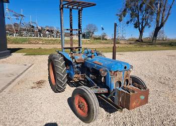 Ciągnik Fordson z widlakiem