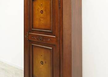 Stylowa intarsjowana szafa z kwiatowym motywem. Po renowacji.