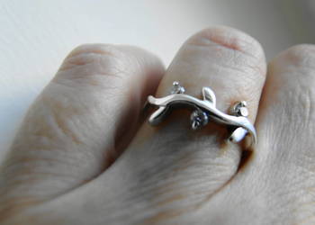 Ciekawy pierścionek srebro 925