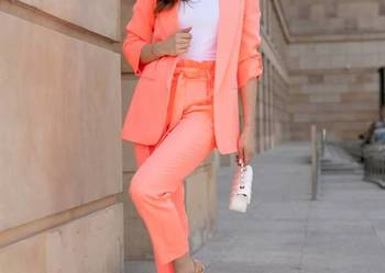 Ekskluzywny garnitur damski ADIKA TANGO - jasny łosoś ROZMIAR 44