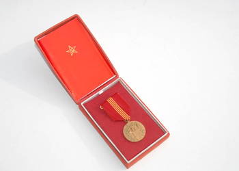 Stara medal zapinka odznaka wpinka 80 lata antyk