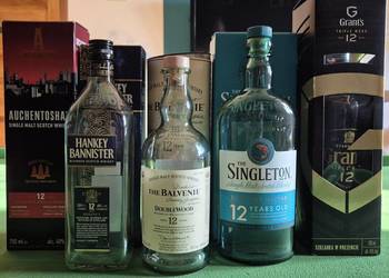 Butelki i kartony po 12letnich whisky