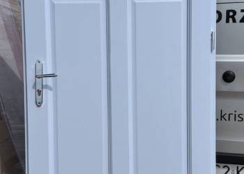 DRZWI KLATKOWE DOSTPNE OD RĘKI KAMIENICE