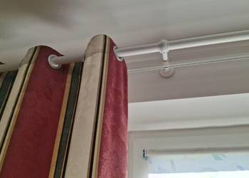 Sprzedam  trzy używane, białe, podwójne aluminiowe karnisze.