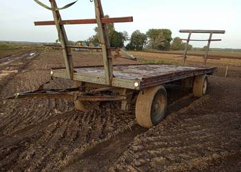 Przyczepa do bel balotów