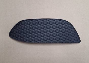 MERCEDES C-KLASA W205 KRATKA ZDERZAKA LEWA ATRAPA ZAŚLEPKA A2058850723