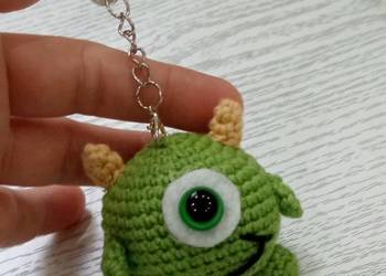 Mike Wazowski wykonany na szydełku, brelok, zawieszka