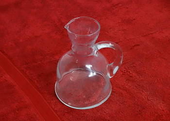 Szklany dzbanek / karafka z uchem – Styl Vintage – 1,1L