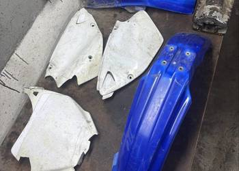 Plastiki Yamaha YZ 125 250 Błotnik boczki plastron 1996-2001