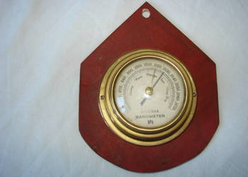 mosiężny barometr
