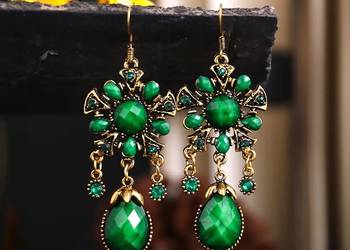 Eleganckie długie kolczyki złoty zielony kolor kamienie retro boho orient