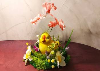 Stroik wielkanocny z kurczątkiem w akrylowym jajku