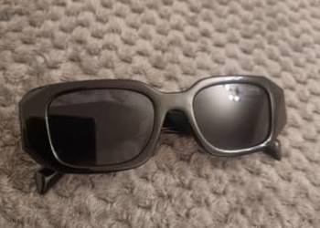 Okulary Prada.