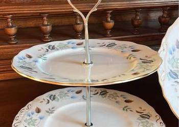 Patera piętrowa. Syg. Colclough. Made in England.  Biała porcelana