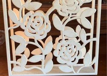 Serwetnik metalowy. Wycinanka w róże. W kolorze ecru.  Śliczny