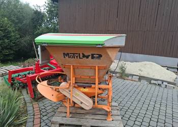 ROZIEWACZ NAWOZÓW MOTYL 600 kg