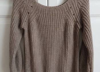 Beżowy taupe sweter z metaliczną nitką S M Made In dżety ażurowy luźny