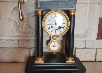 Zegar portykowy z zerwaną sprężyną chodu=reszta sprawna