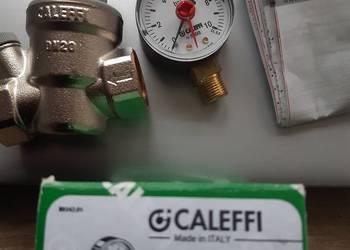 2 sztuki CALEFFI regulator ciśnienia wersja SKOŚNA z manometrem 3/4" cala