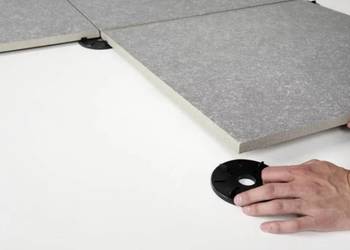 Zlecę ułożenie 4000m2 gresu na podkładkach regulowanych