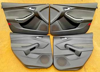 FORD FOCUS MK3 BOCZKI DRZWI TAPICERKI BM51-A23942 BM51-A27406 BM51-A27407