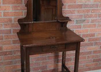 Piękna toaletka dębowa