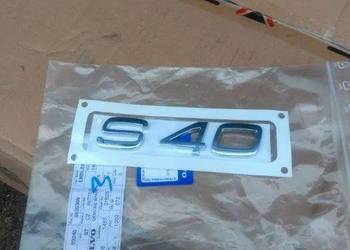 Znaczek emblemat na klapę tylna Volvo S40 I 8620309 Na klapę bagażnika