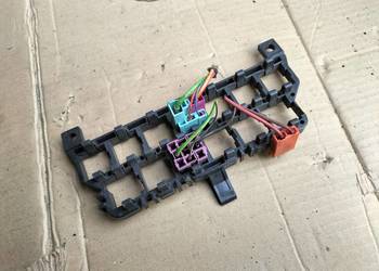 AUDI 8D0937503E RAMKA OBUDOWA UCHWYT  PRZEKAŹNIKÓW