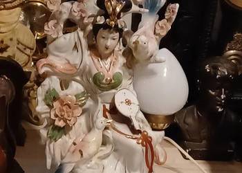 LAMPA GEJSZA PORCELANA MOŻE MIEĆ MINI ODPRYSKI CIĘZKA SPRAWNA STARA