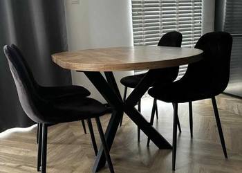 Zestaw stół z krzesłami