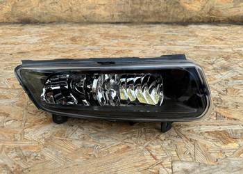 Halogen przód prawy rh volkswagen Polo 6R na 1 żarówkę 6R0941062