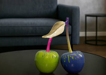 Artystyczne metalowe wiśnie ręcznie ozdobione.