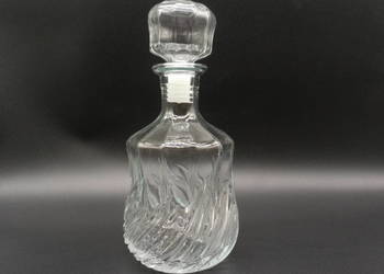 Szklana stara karafka