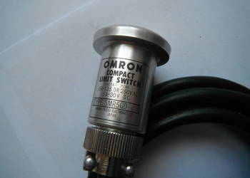 SMR5GD Omron compact limit switch wyłącznik krańcowy Nowe