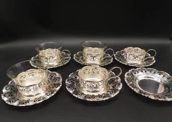 Zestaw ze szklanymi wkładami i ażurowymi, metalowymi koszyczkami