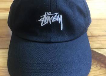 Czarna czapka z daszkiem Stüssy