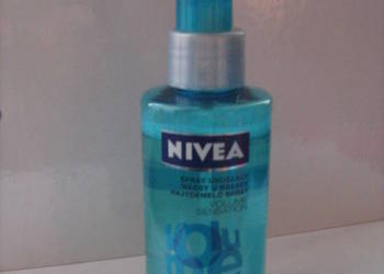 Nivea spray unoczący włosy u nasady