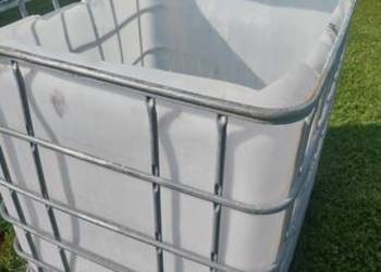 Beczka 1000l obcięta góra w koszu na drewnianej palecie .na zboże itp.