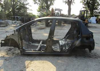 PRÓG SŁUPEK LEWY BOK 209 TOYOTA YARIS III