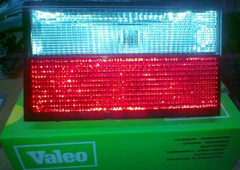 CITROEN XANTIA 97/02 LAMPA TYŁ L/P NA KLAPĘ NOWA VALEO