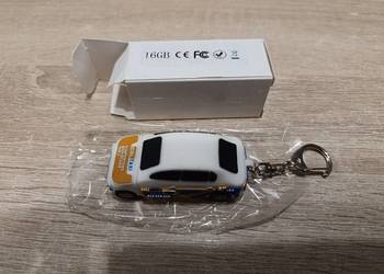 Pendrive 16 GB, brelok samochód