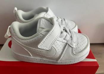 Adidasy dla dziewczynki NIKE COURT r.22